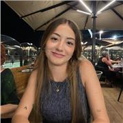 Profesora de refuerzo y cuidadora de primaria e infantil